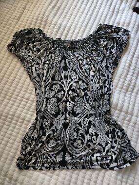 Carol Rose Black and White Damask Off-Shoulder Top